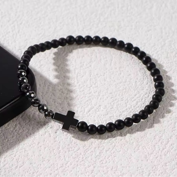 Men’s Onyx Beaded Cross Bracelet - Picture 4 of 4